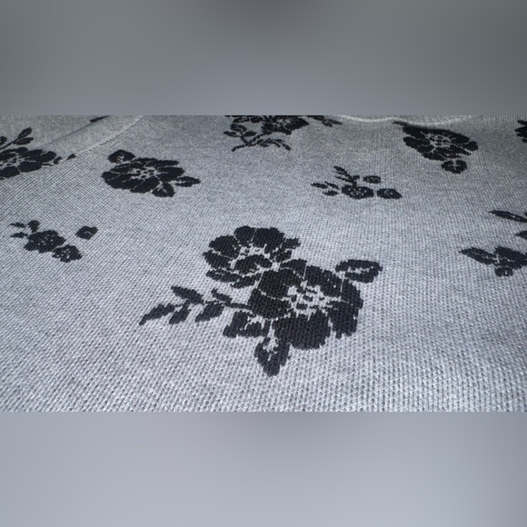 ◾ Black Floral Patterned Gray Sweater - size Large - Picture 9 of 16